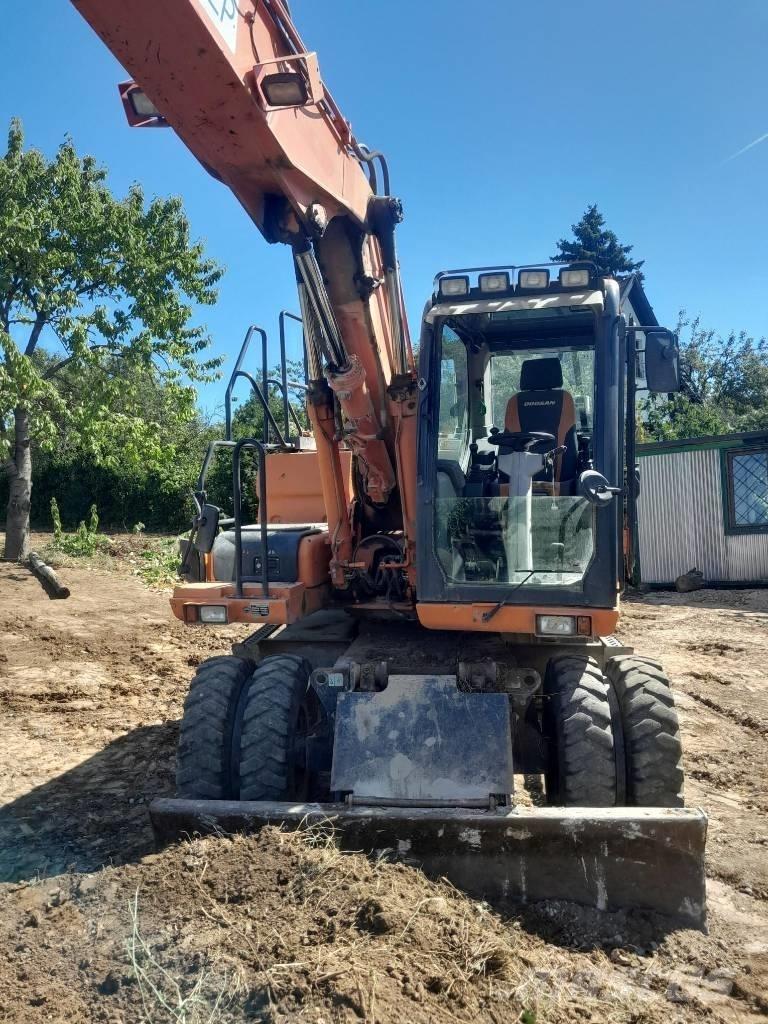 Doosan DX 160 W-3 轮式挖掘机
