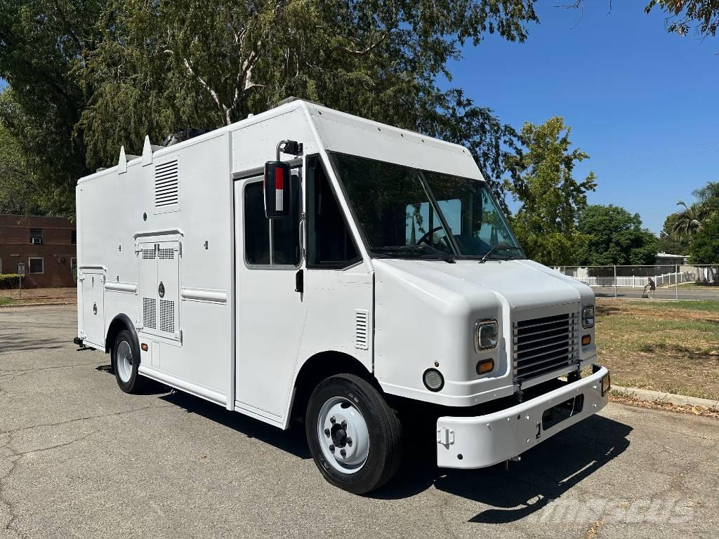  frieghtliner mt45 皮卡车