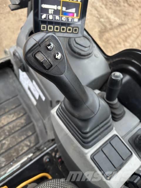 CAT 301.8 小型挖掘机