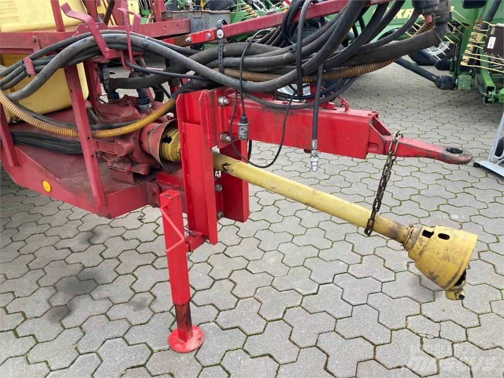 Hardi TYZ 2400 牵引式喷雾机