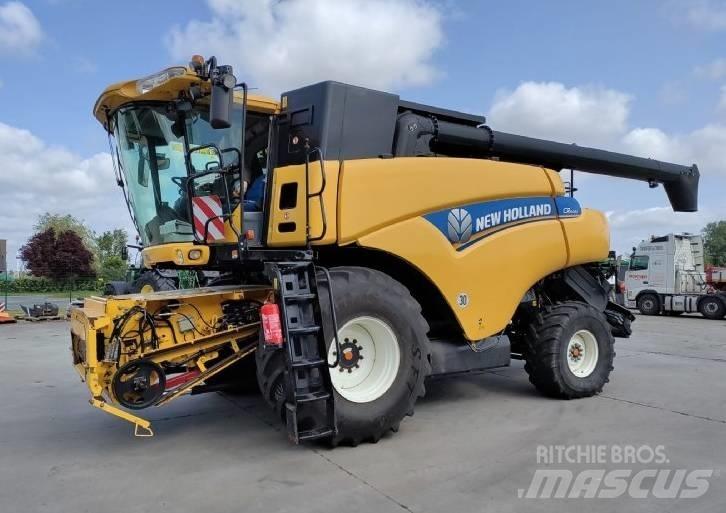 New Holland CR 9080 联合收割机