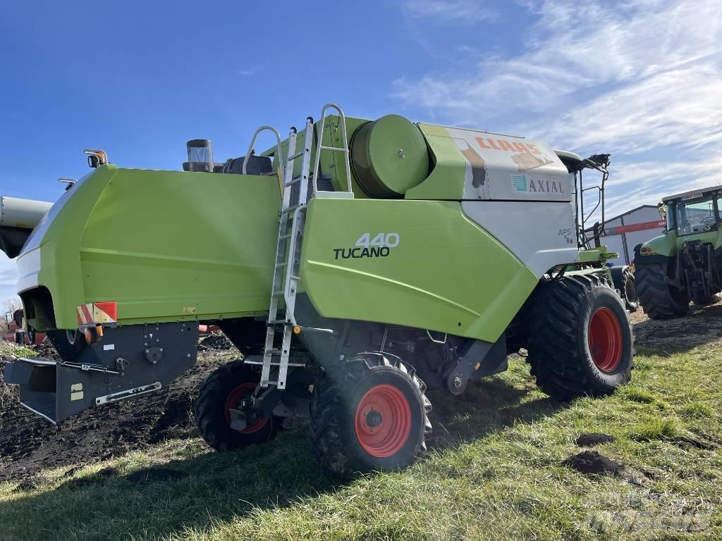 CLAAS Tucano 440 联合收割机