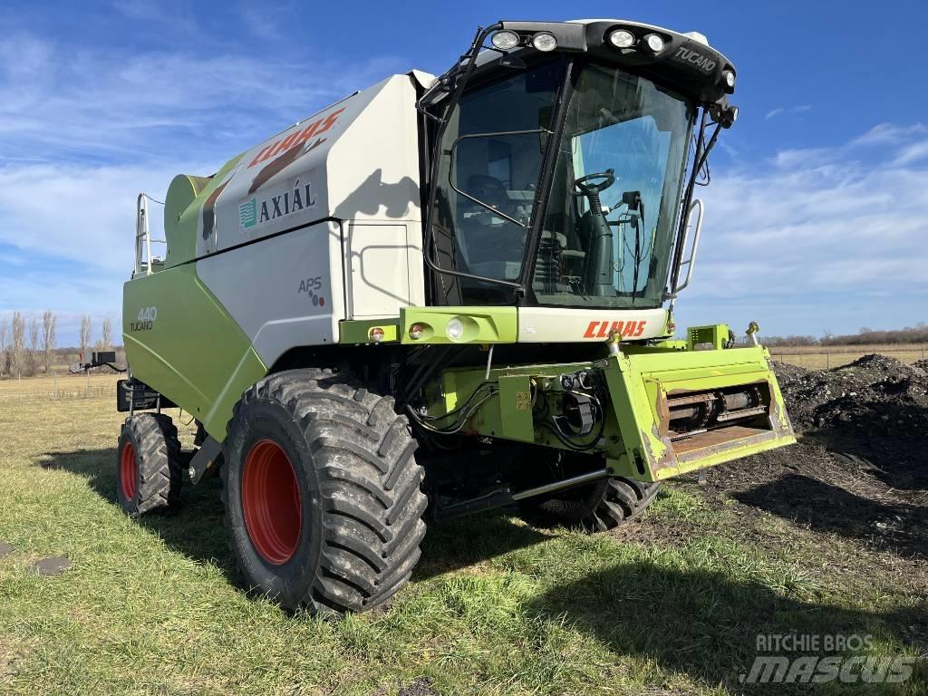 CLAAS Tucano 440 联合收割机