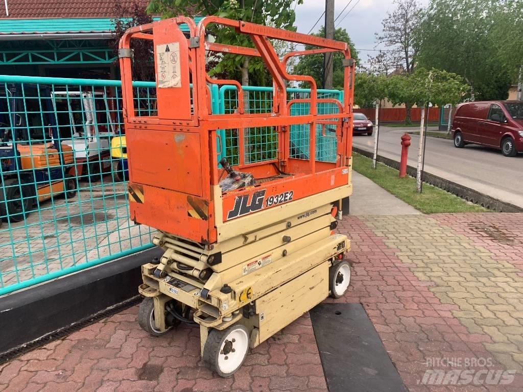 JLG 1932E2     V-2782 客货电梯