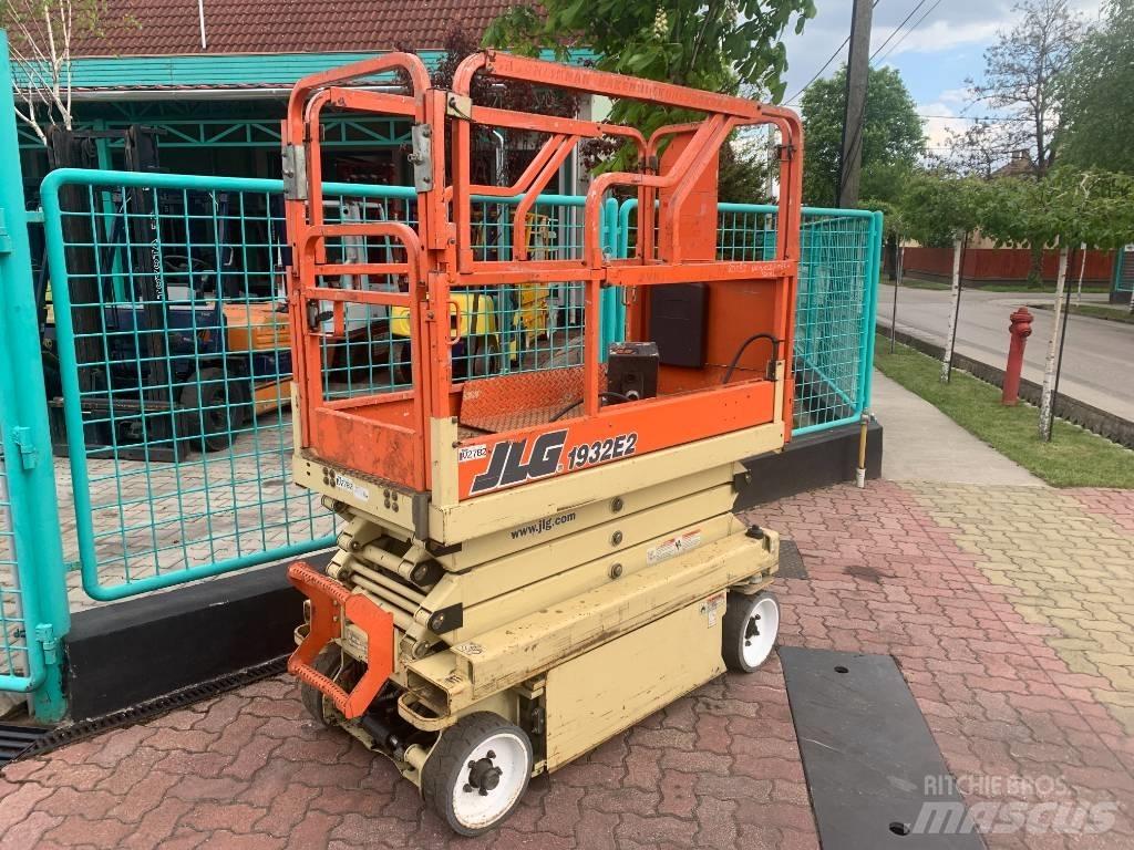 JLG 1932E2     V-2782 客货电梯