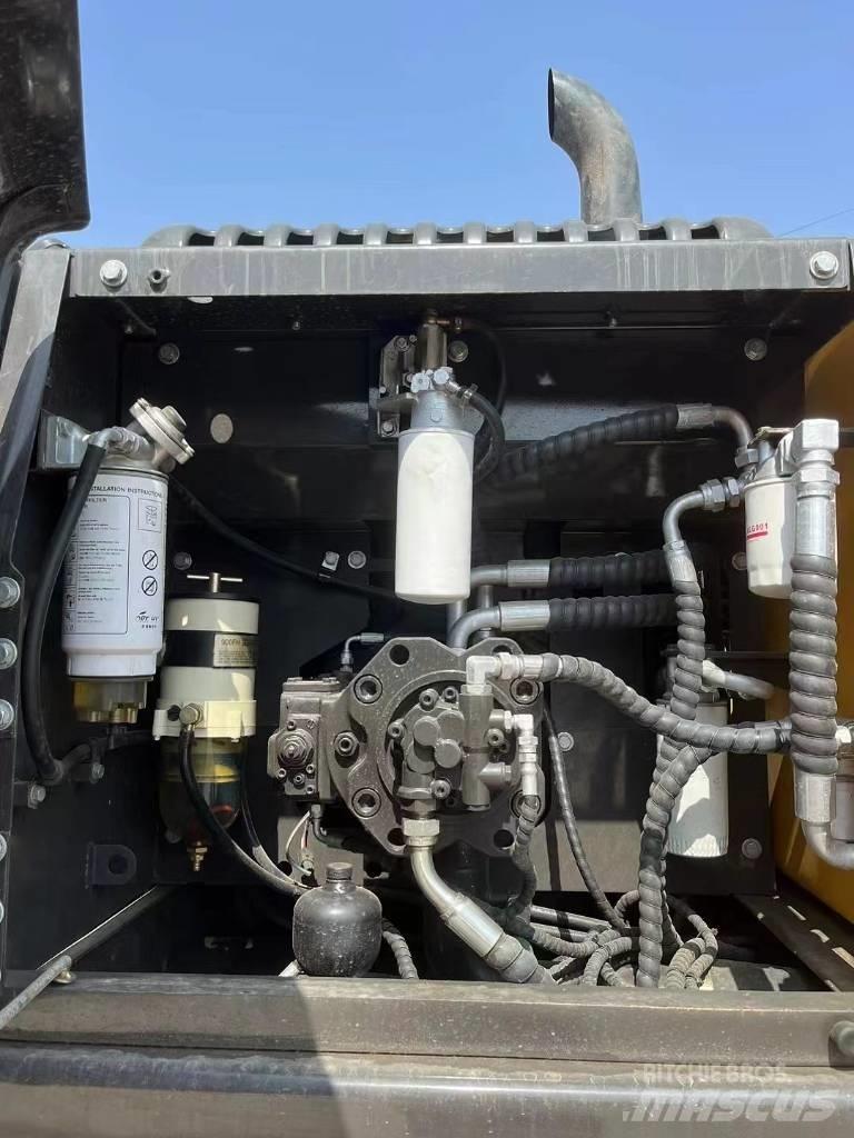 Volvo EC 240 履带挖掘机