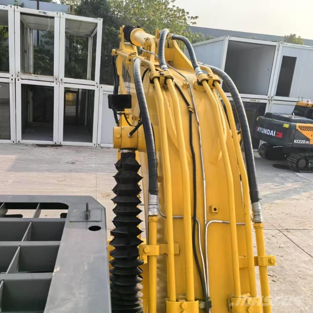 Komatsu PC 130 小型挖掘机