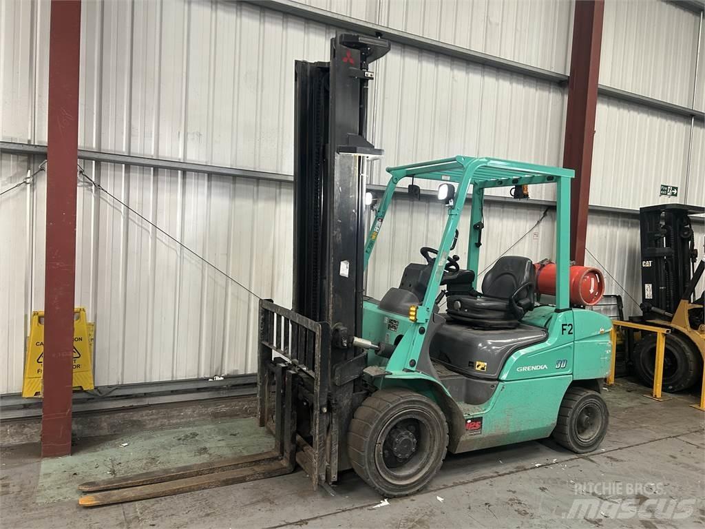 Mitsubishi FG30NT 天然气叉车