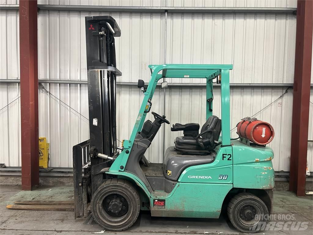 Mitsubishi FG30NT 天然气叉车