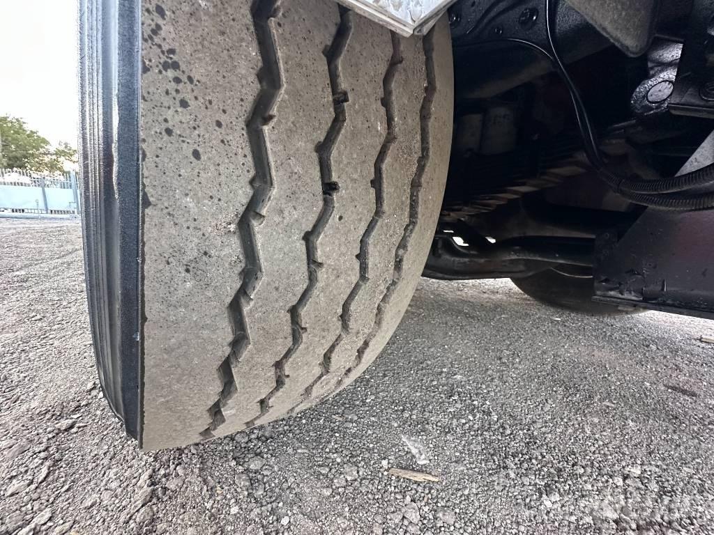 Mack MRU 613 组合/真空油槽车