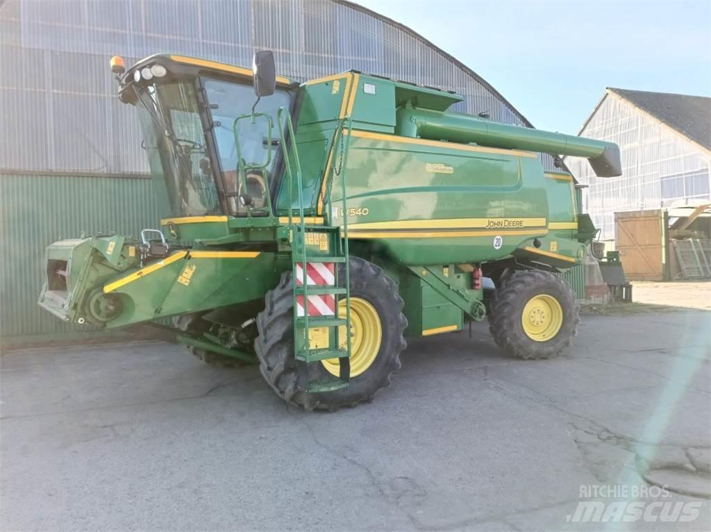 John Deere W540 联合收割机