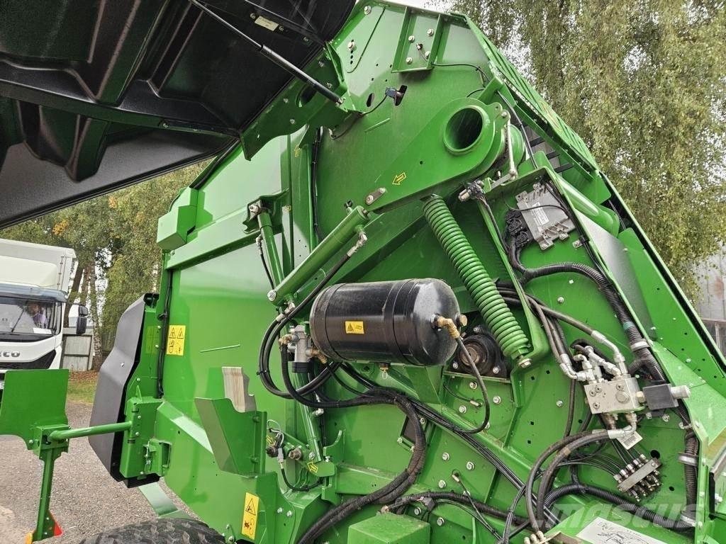 John Deere V461M 圆捆打捆机