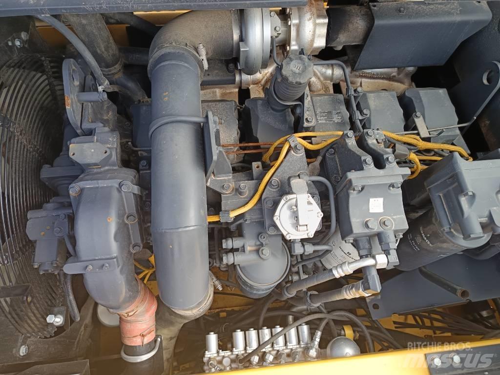 Komatsu PC450-8 履带挖掘机