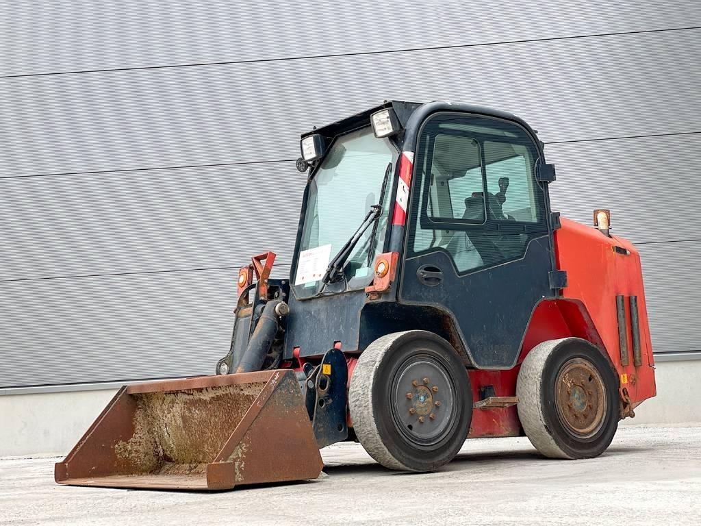 JCB R260 滑移装载机