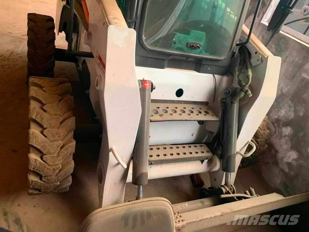 Bobcat S 300 滑移装载机
