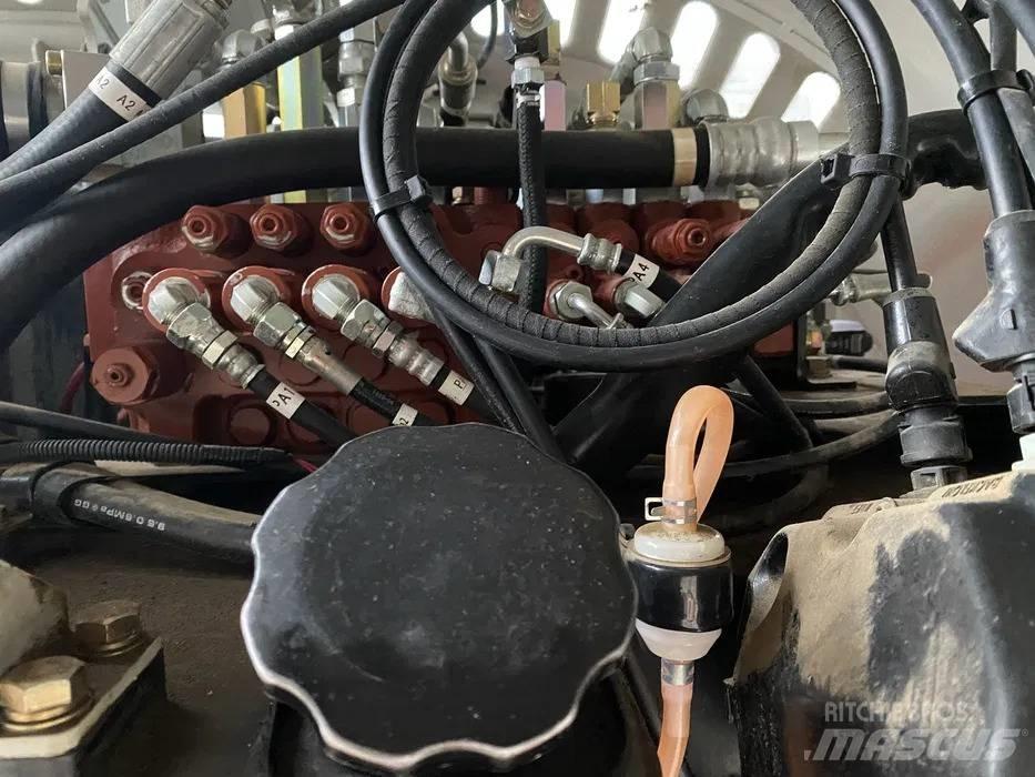Takeuchi TB 295 轮式挖掘机