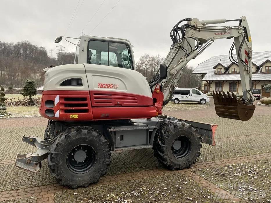 Takeuchi TB 295 轮式挖掘机