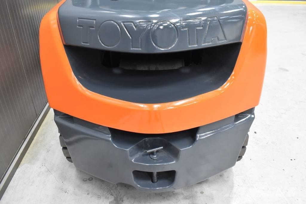 Toyota 06-8FD30F 柴油叉车