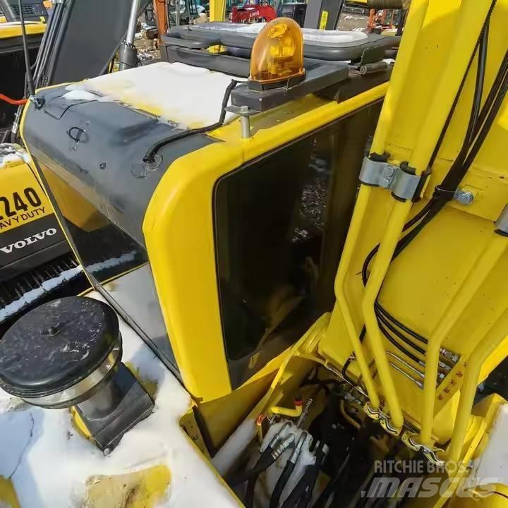 Komatsu PC 210 履带挖掘机