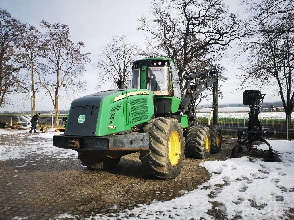 John Deere 1170 E 抓木机