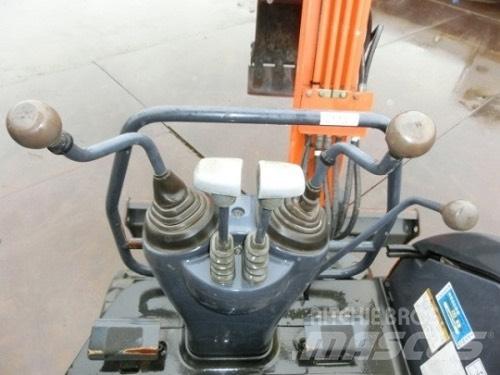 Hitachi ZX20U 小型挖掘机