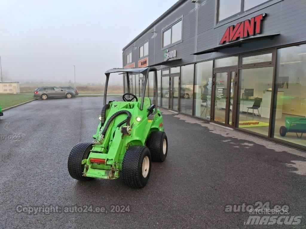 Avant 528 小型装载机