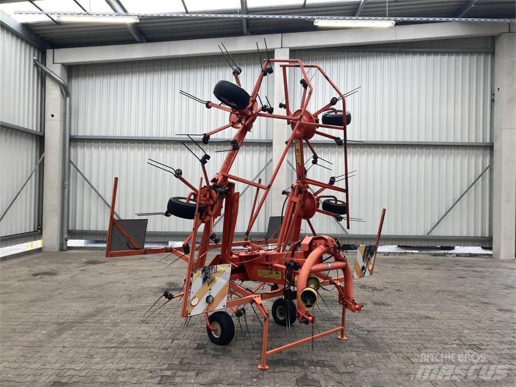 Kuhn GF 6301 MH 犁耙和摊草机