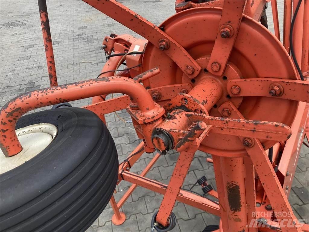 Kuhn GF 6301 MH 犁耙和摊草机