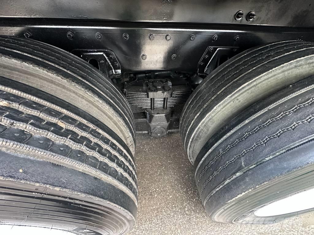 Freightliner M2 组合/真空油槽车