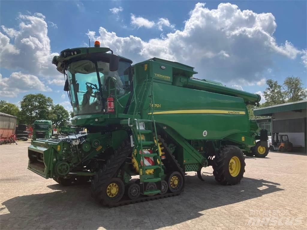John Deere T670 联合收割机
