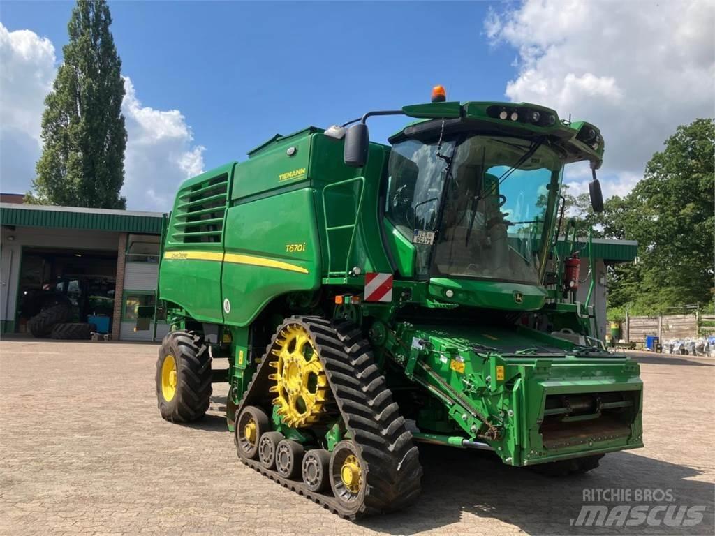 John Deere T670 联合收割机