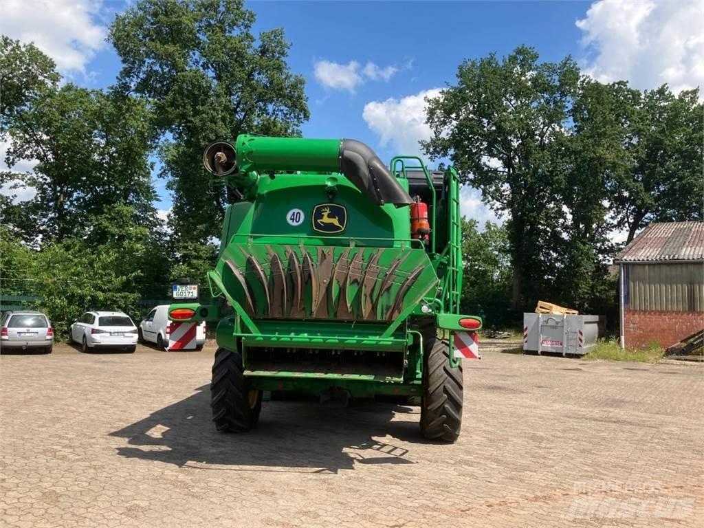 John Deere T670 联合收割机