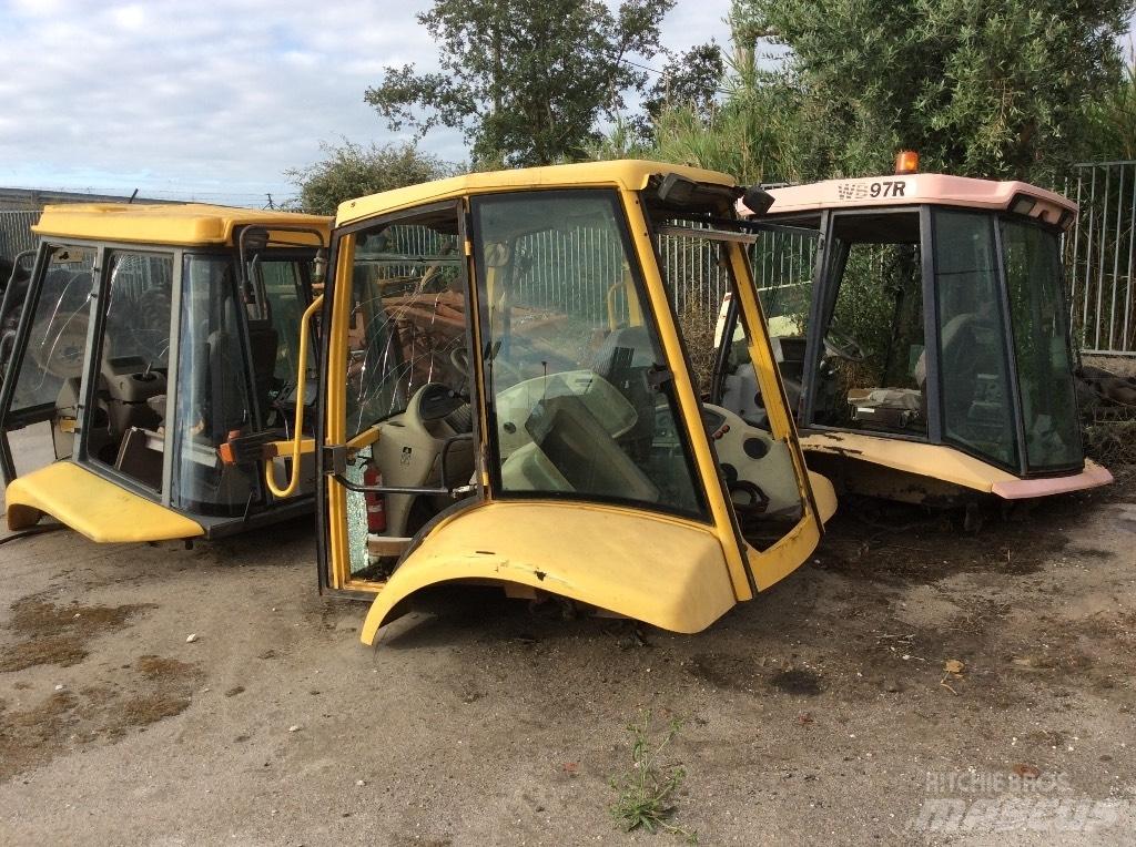 Komatsu WB 97 R 驾驶室与内部