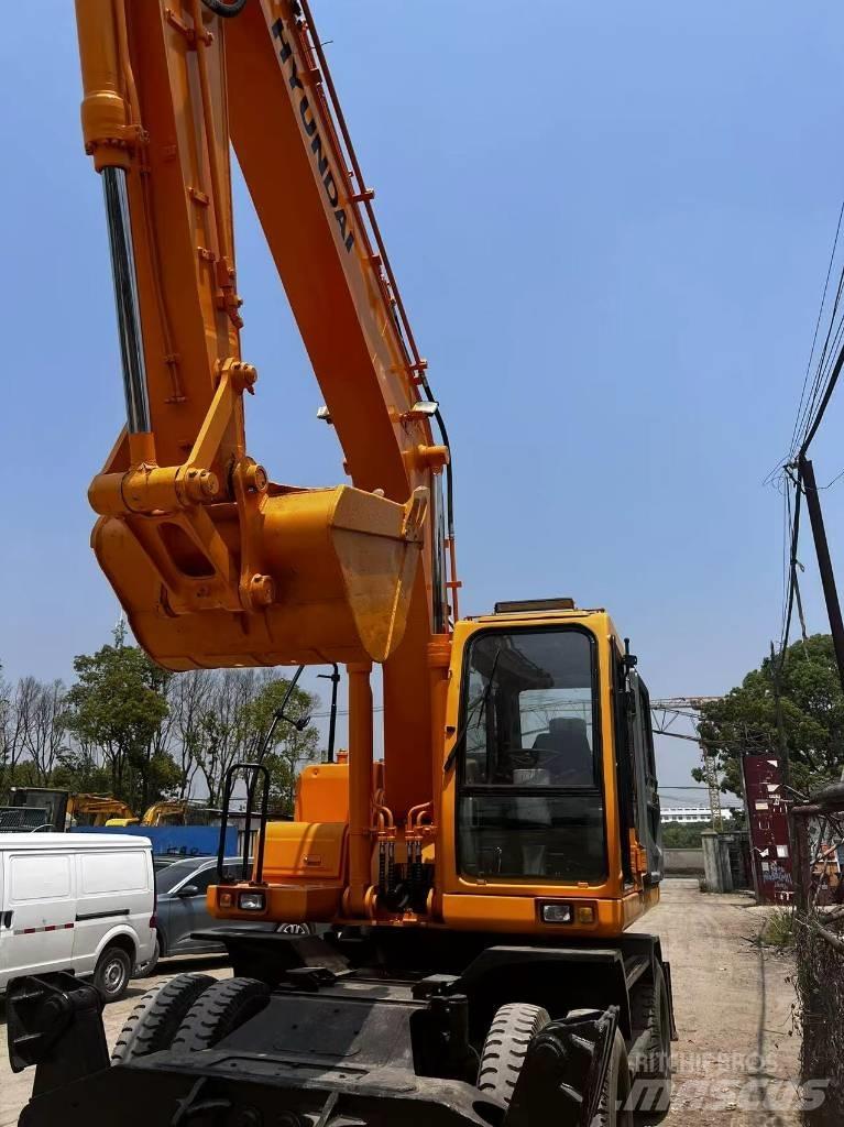 Hyundai R210W-7 轮式挖掘机