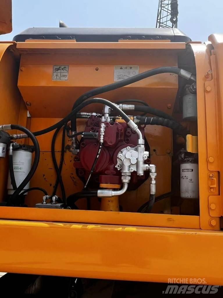 Hyundai R210W-7 轮式挖掘机