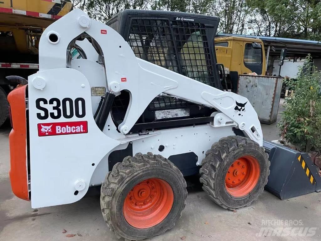 Bobcat S300 滑移装载机