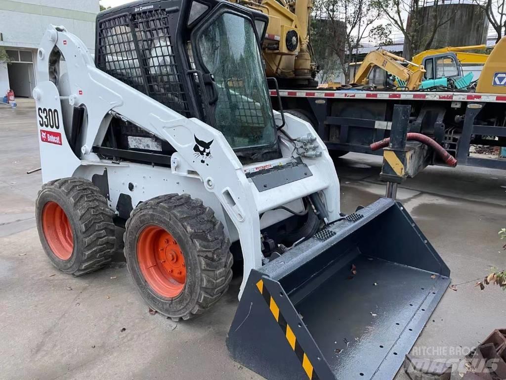 Bobcat S300 滑移装载机