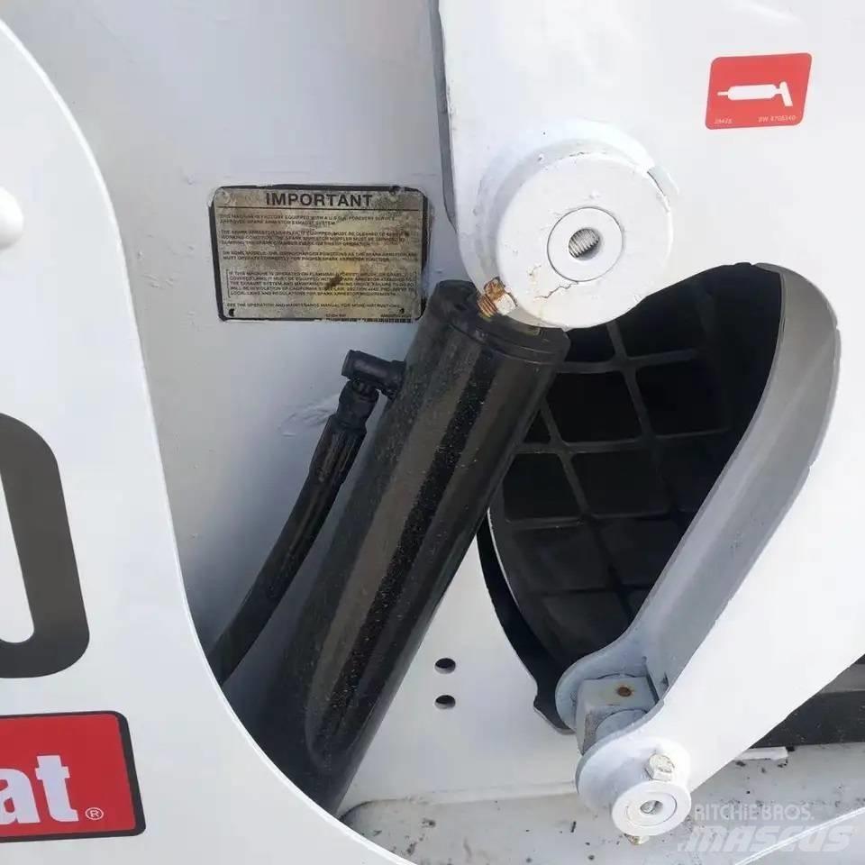 Bobcat S300 滑移装载机