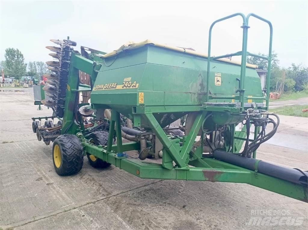 John Deere 740A 多功能条播机