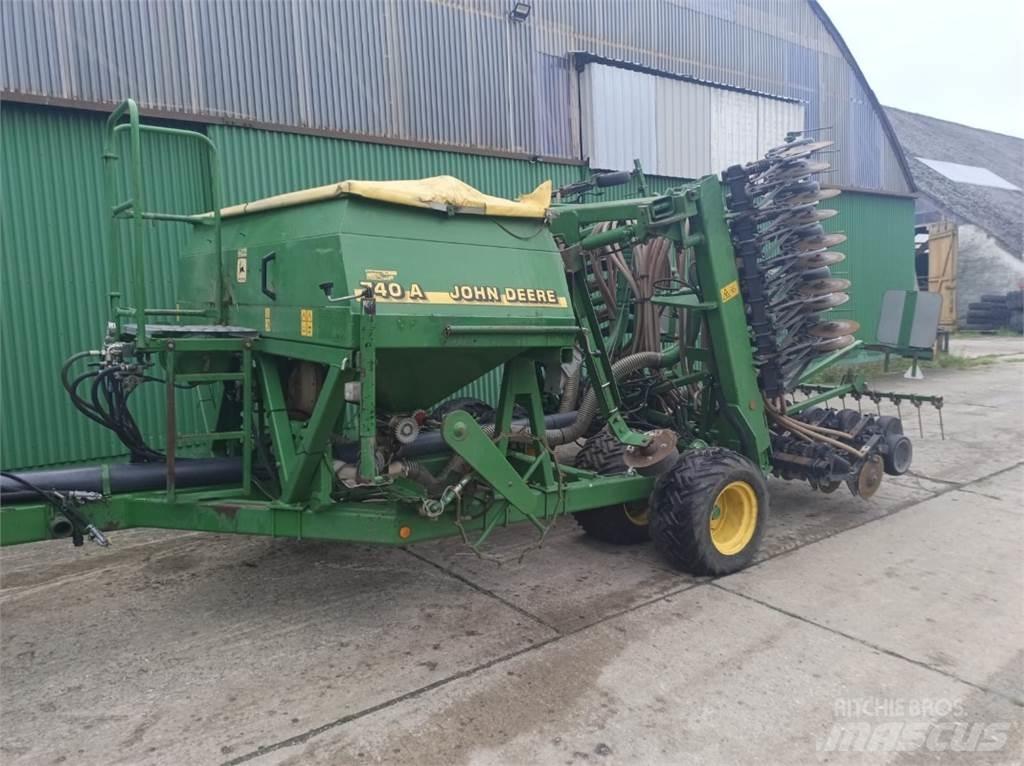 John Deere 740A 多功能条播机