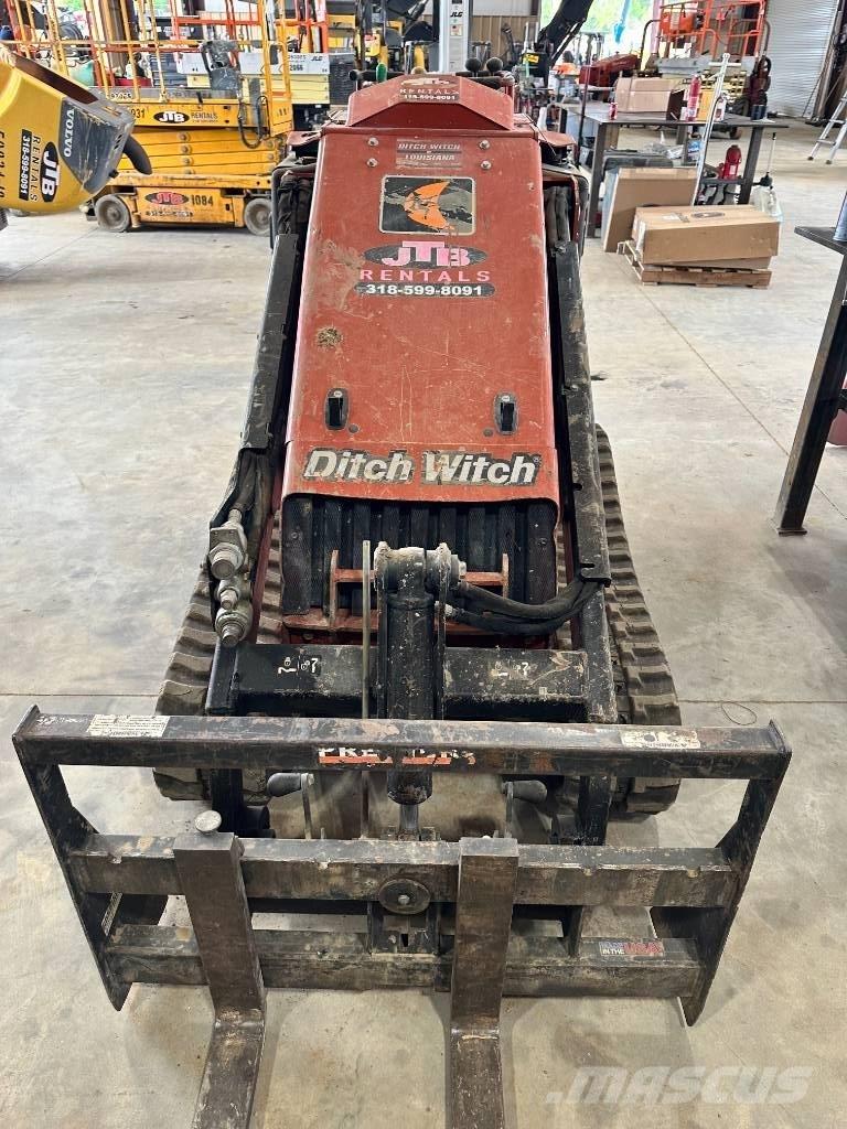 Ditch Witch SK 1050 滑移装载机