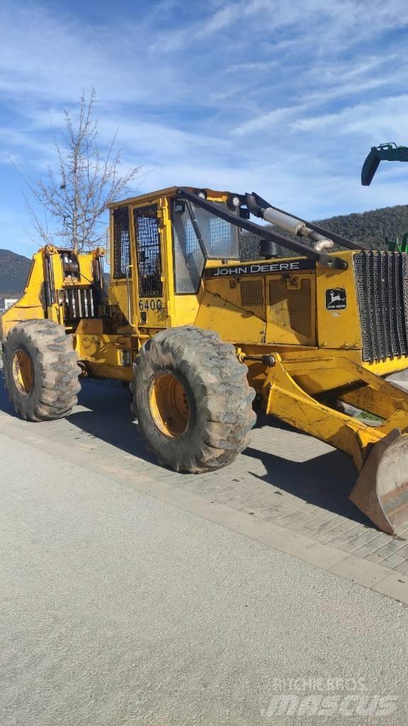 John Deere 640G 粉碎机