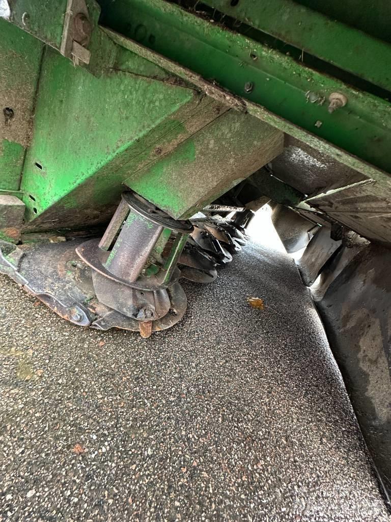 John Deere 830 割草调节装置
