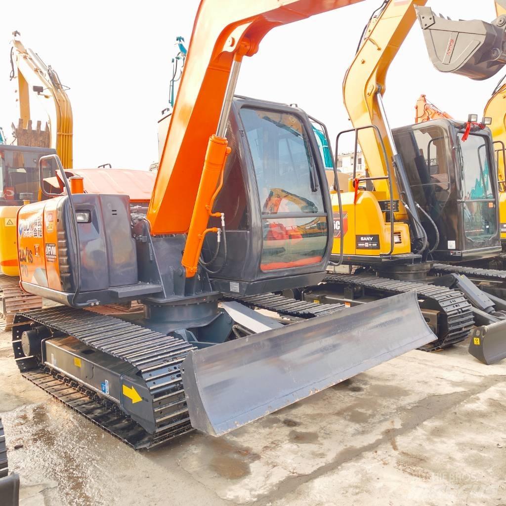Hitachi ZX70 中型挖掘机