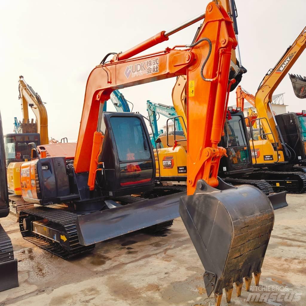 Hitachi ZX70 中型挖掘机