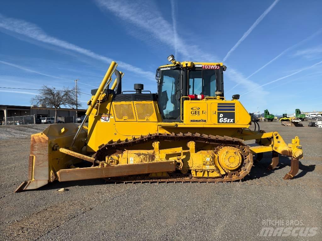 Komatsu D65EX-18 履带式推土机