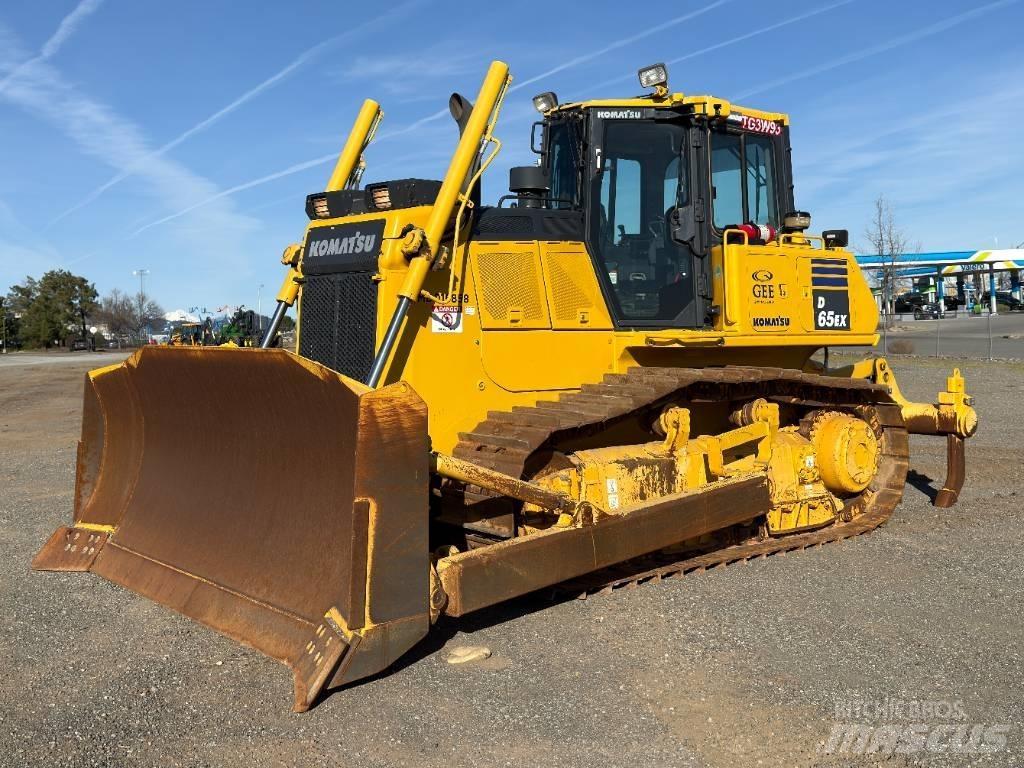 Komatsu D65EX-18 履带式推土机