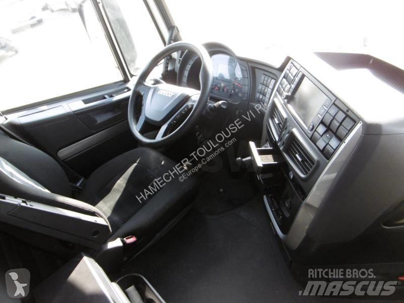 Iveco NP460 牵引车