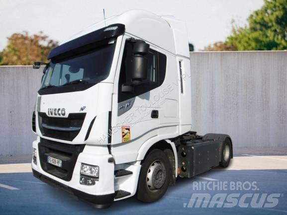 Iveco NP460 牵引车