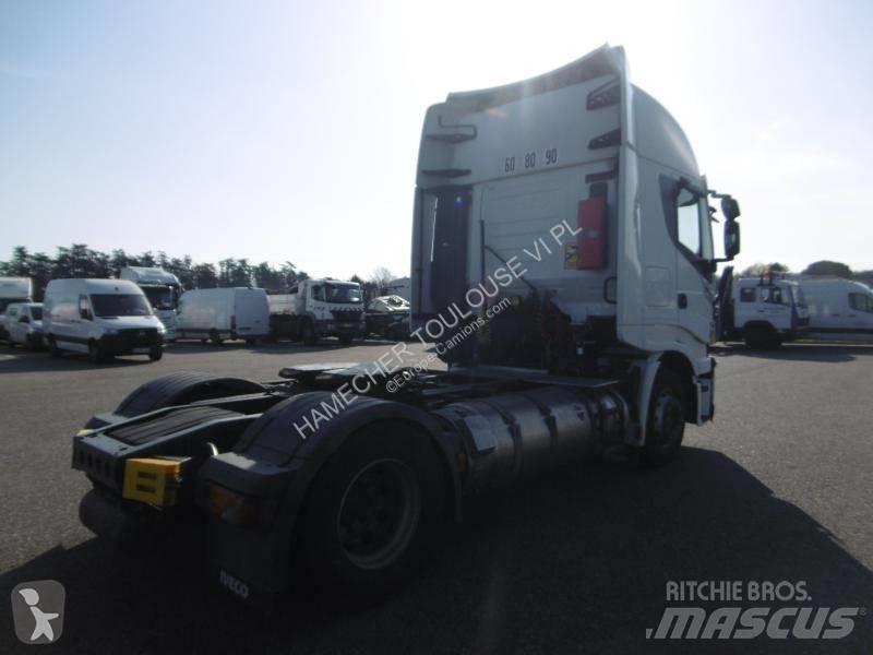 Iveco NP460 牵引车